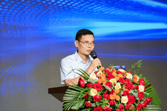 <b>并沉磅发布机械人防盗门X70、遥感智能锁S80等多</b>