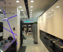 <b>下面一路来看看专卖店拆修</b>